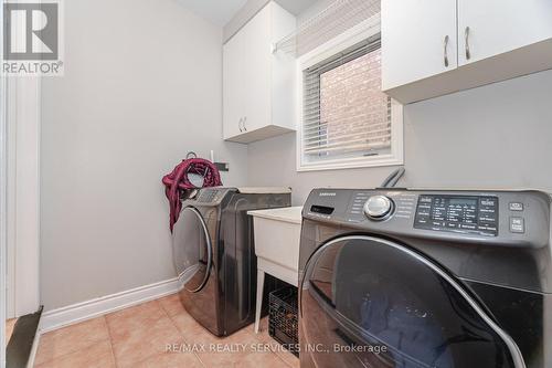 39 Rattlesnake Road, Brampton, ON - Indoor Photo Showing Laundry Room