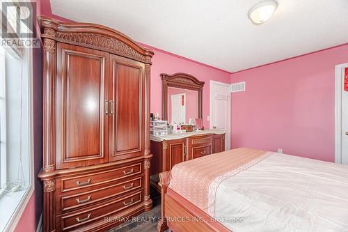 39 Rattlesnake Road, Brampton, ON - Indoor Photo Showing Bedroom