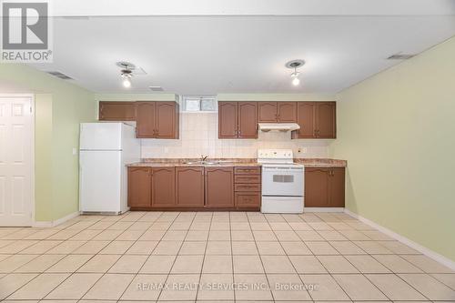 39 Rattlesnake Road, Brampton, ON - Indoor Photo Showing Kitchen With Double Sink