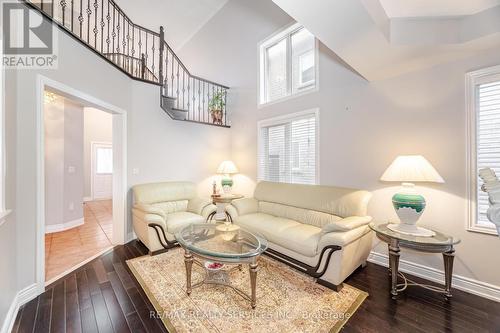 39 Rattlesnake Road, Brampton, ON - Indoor Photo Showing Living Room