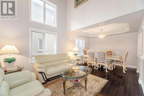 39 Rattlesnake Road, Brampton, ON - Indoor Photo Showing Living Room