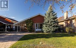 6 LAGOS ROAD  Toronto, ON M9N 4E4