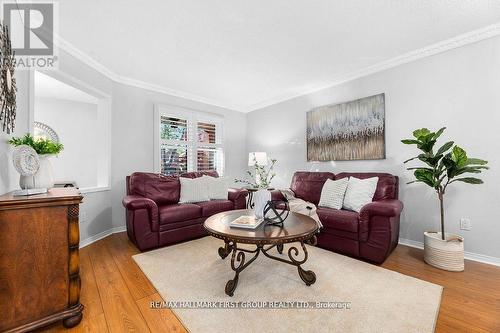 122 Thicket Crescent, Pickering, ON - Indoor Photo Showing Living Room