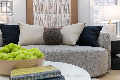 44 Hawkview Boulevard, Vaughan, ON - Indoor