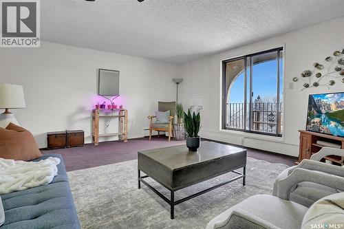 402 2125 Osler Street, Regina, SK - Indoor Photo Showing Living Room