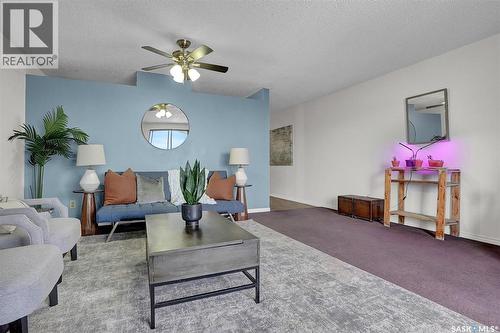402 2125 Osler Street, Regina, SK - Indoor Photo Showing Living Room
