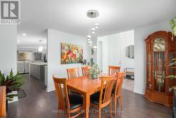 Spacious dining room, great to entertain - 