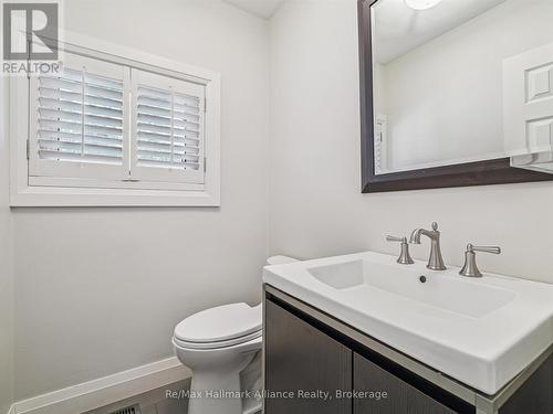 Powder room - 1188 Carey Road, Oakville (Mo Morrison), ON - Indoor Photo Showing Bathroom
