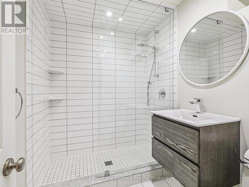 Main bathroom - 1188 Carey Road, Oakville (Mo Morrison), ON - Indoor Photo Showing Bathroom