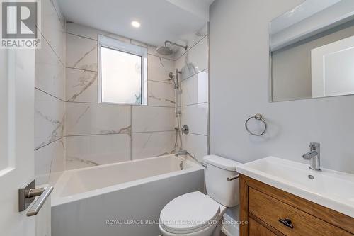 320 Lakeshore Road W, Mississauga, ON - Indoor Photo Showing Bathroom