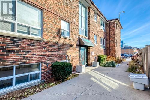 320 Lakeshore Road W, Mississauga, ON - Outdoor