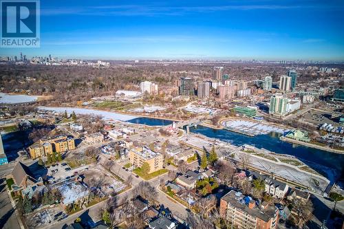 320 Lakeshore Road W, Mississauga, ON 