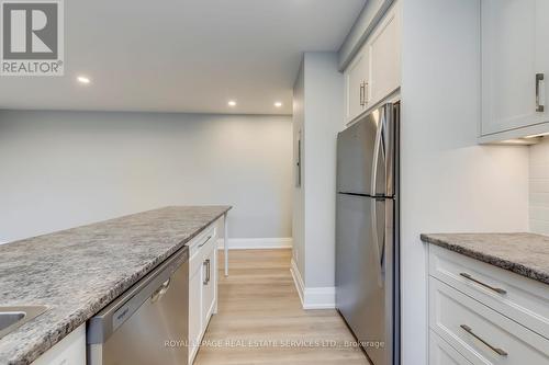320 Lakeshore Road W, Mississauga, ON - Indoor Photo Showing Kitchen