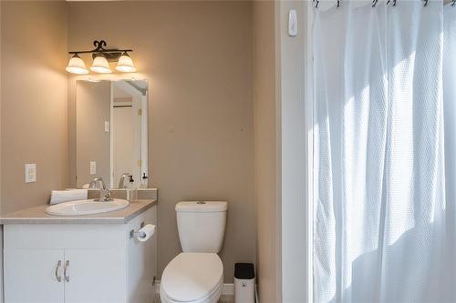 2 Parkside Place, Steinbach, MB - Indoor Photo Showing Bathroom