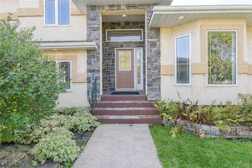 2 Parkside Place, Steinbach, MB - Outdoor