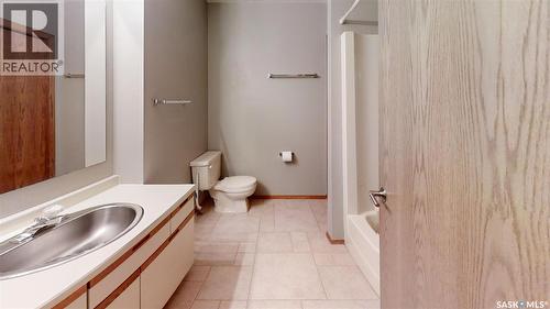 207 4Th Avenue W, Coleville, SK - Indoor Photo Showing Bathroom