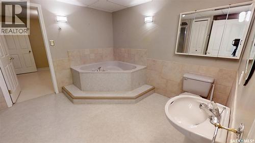 207 4Th Avenue W, Coleville, SK - Indoor Photo Showing Bathroom