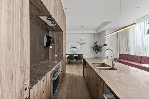 Cuisine - 403-5175 Av. De Courtrai, Montréal (Côte-Des-Neiges/Notre-Dame-De-Grâce), QC - Indoor Photo Showing Kitchen With Double Sink With Upgraded Kitchen