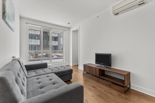 Salon - 403-5175 Av. De Courtrai, Montréal (Côte-Des-Neiges/Notre-Dame-De-Grâce), QC - Indoor