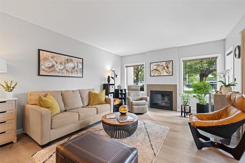 115-3335 Richter Street, Kelowna, BC - Indoor Photo Showing Living Room With Fireplace
