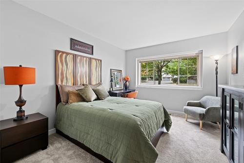 115-3335 Richter Street, Kelowna, BC - Indoor Photo Showing Bedroom