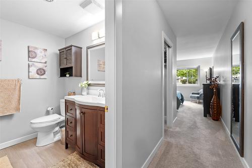 115-3335 Richter Street, Kelowna, BC - Indoor Photo Showing Bathroom