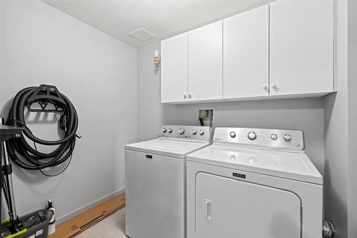 115-3335 Richter Street, Kelowna, BC - Indoor Photo Showing Laundry Room
