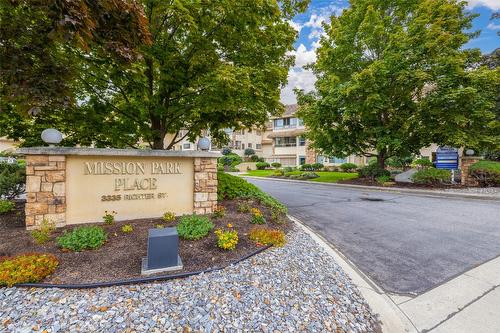 115-3335 Richter Street, Kelowna, BC - Outdoor