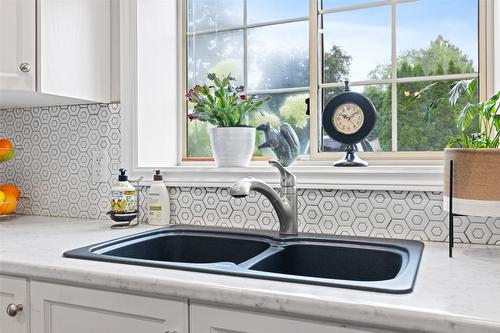 115-3335 Richter Street, Kelowna, BC - Indoor Photo Showing Kitchen With Double Sink