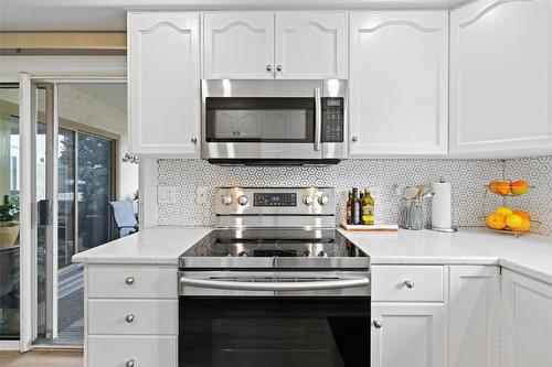 115-3335 Richter Street, Kelowna, BC - Indoor Photo Showing Kitchen With Upgraded Kitchen
