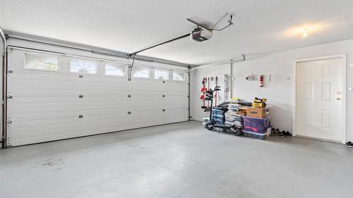 3025 Murison Place, Armstrong, BC - Indoor Photo Showing Garage