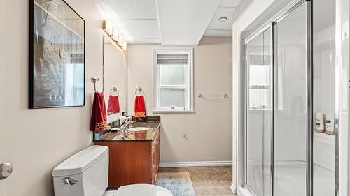 3025 Murison Place, Armstrong, BC - Indoor Photo Showing Bathroom