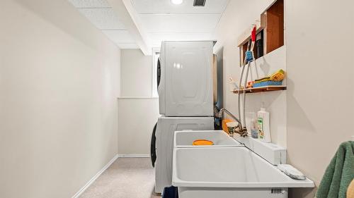 3025 Murison Place, Armstrong, BC - Indoor Photo Showing Laundry Room