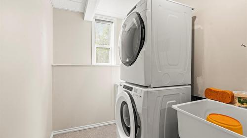 3025 Murison Place, Armstrong, BC - Indoor Photo Showing Laundry Room