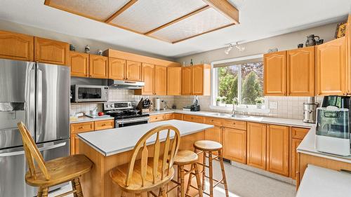 3025 Murison Place, Armstrong, BC - Indoor Photo Showing Kitchen