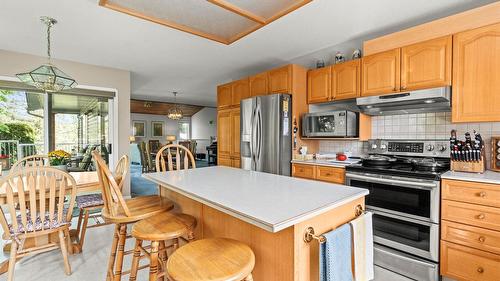 3025 Murison Place, Armstrong, BC - Indoor Photo Showing Kitchen