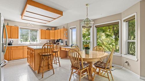 3025 Murison Place, Armstrong, BC - Indoor Photo Showing Dining Room