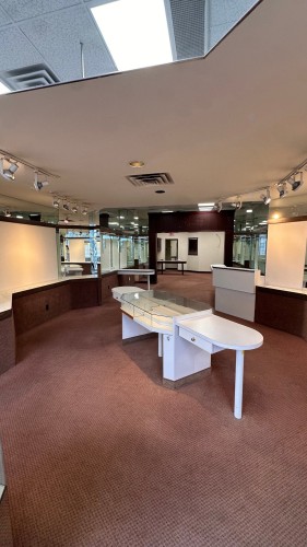 Bureau - 5247 Boul. Décarie, Montréal (Côte-Des-Neiges/Notre-Dame-De-Grâce), QC - Indoor Photo Showing Other Room