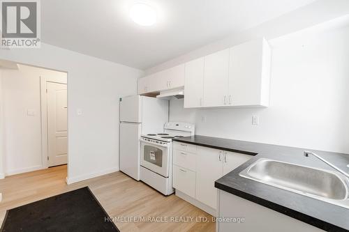 3309 Jolliffe Avenue, Mississauga, ON - Indoor Photo Showing Kitchen