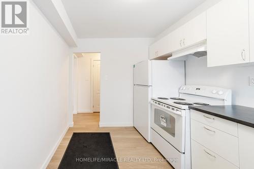 3309 Jolliffe Avenue, Mississauga, ON - Indoor Photo Showing Kitchen