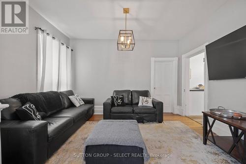 147 St Andrews Street, West Perth (Mitchell), ON - Indoor Photo Showing Living Room