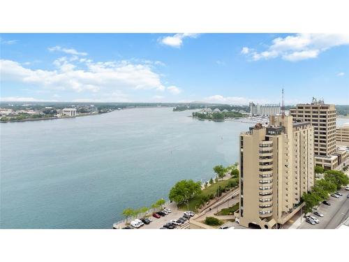 809-155 FRONT Street NORTH Sarnia, ON N7T 7V5