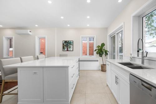 4057 Av. Madison  Montréal (Côte-Des-Neiges/Notre-Dame-De-Grâce), QC H4B 2T8