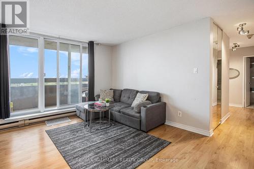 1508 - 2000 Jasmine Crescent, Ottawa, ON - Indoor Photo Showing Living Room