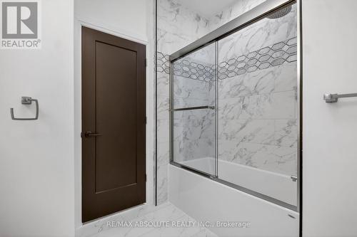 4 piece main floor bathroom - 989 William Mooney Road, Ottawa, ON - Indoor Photo Showing Bathroom