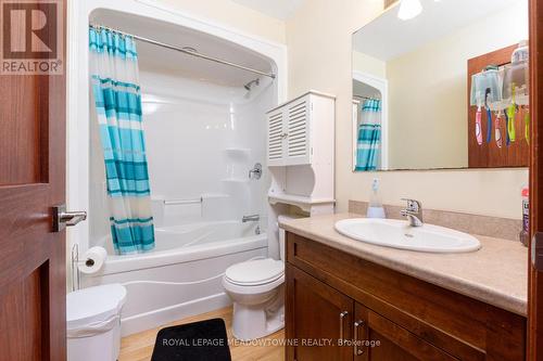 9341 Sideroad 9, Erin, ON - Indoor Photo Showing Bathroom