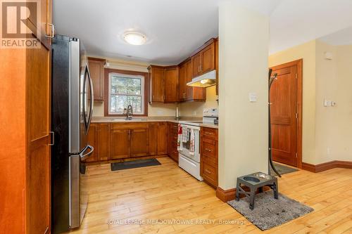 9341 Sideroad 9, Erin, ON - Indoor Photo Showing Kitchen