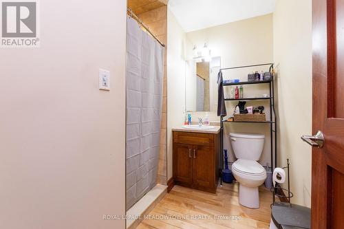 9341 Sideroad 9, Erin, ON - Indoor Photo Showing Bedroom