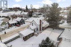 Large fully fenced yard - 