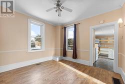 Dinning room with lots of natural light - 